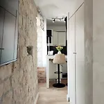 Klaudija Πανσιόν Τρογκίρ