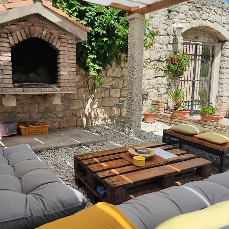 Klaudija Πανσιόν
