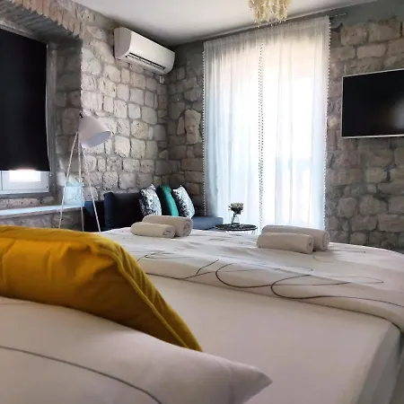 Πανσιόν Klaudija Τρογκίρ