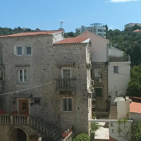 Klaudija Πανσιόν 4*