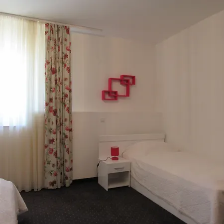 Klaudija トロギール