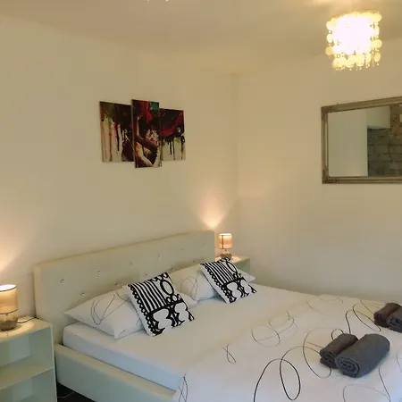 Klaudija 4* トロギール