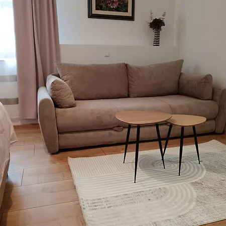 Klaudija Πανσιόν 4*