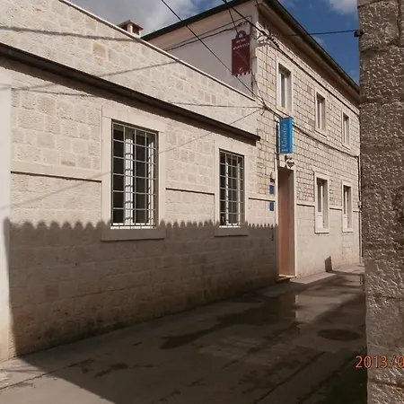 Klaudija Πανσιόν 4*