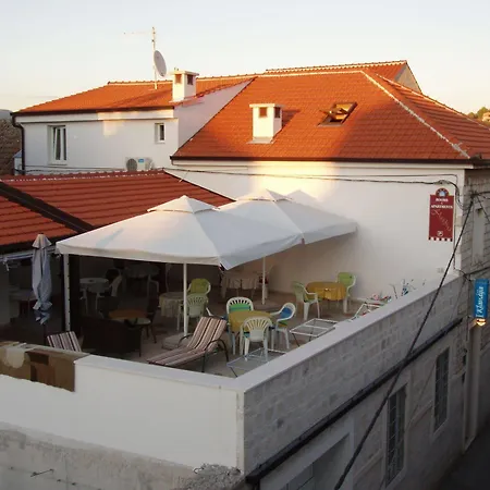 Πανσιόν Klaudija Τρογκίρ